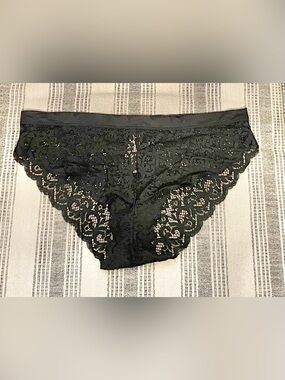 NWT Victoria's Secret Body by Victoria Black Lace Bikini Panty